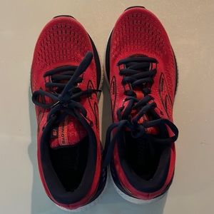 brooks running shoes